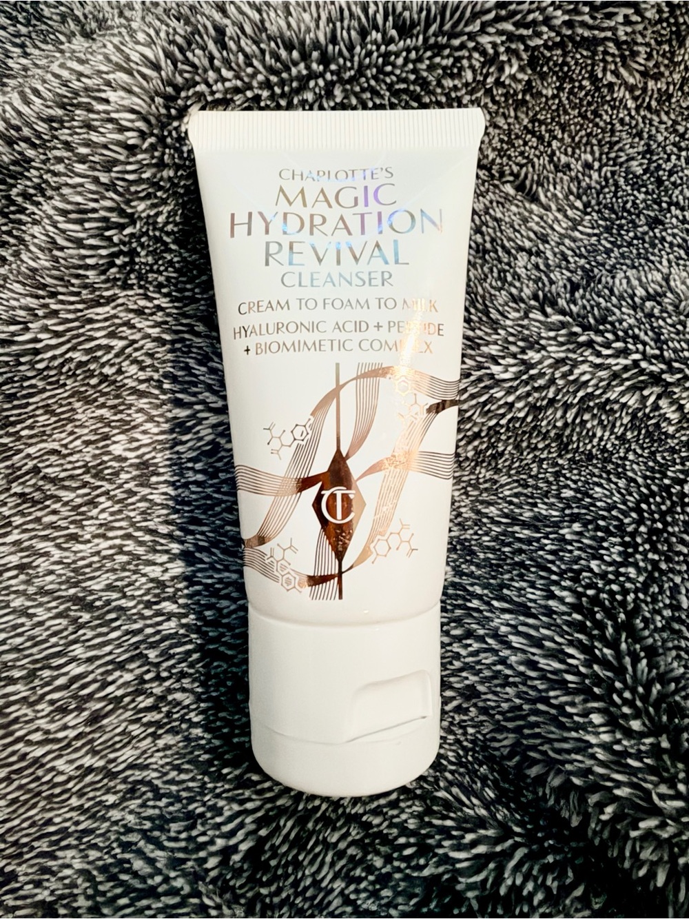 Charlotte Tilbury Magic Hydration Revival Cleanser - Cream to Foam to Milk